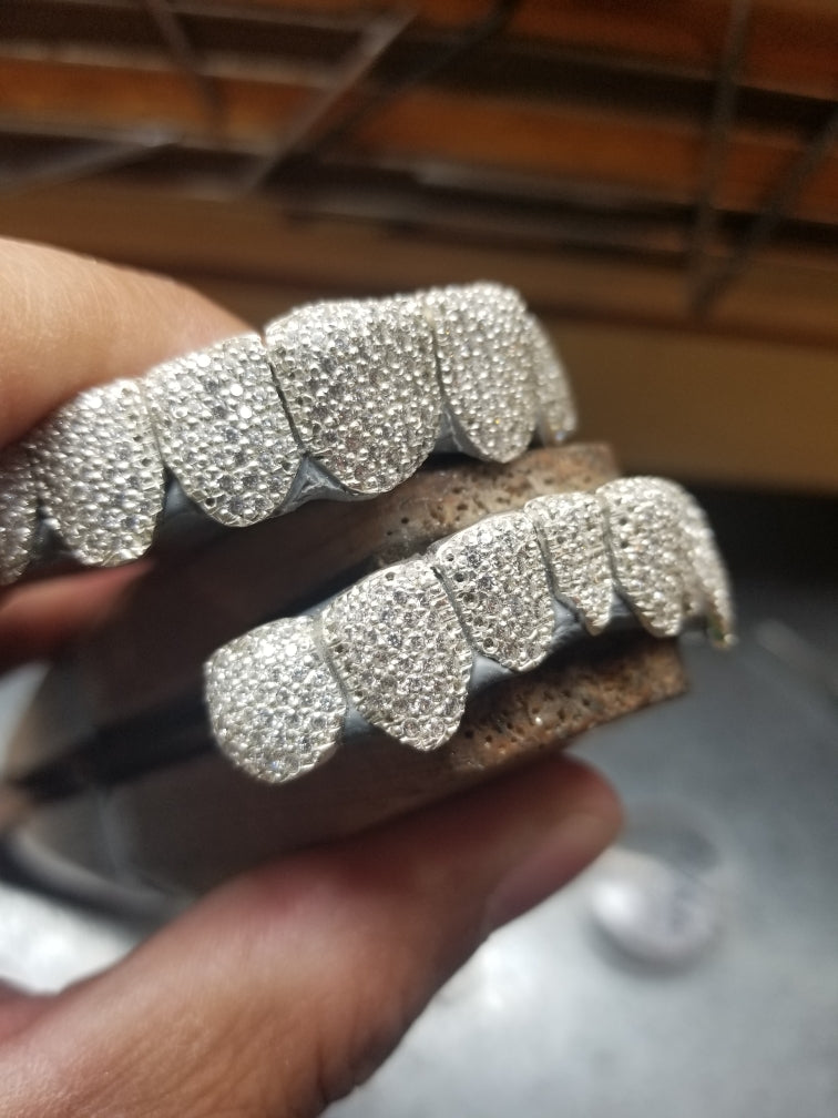 -CZ Diamonds V.V.S. Quality
.925 silver, per tooth (COMPLETLY BUSTDOWN) hand set💦
