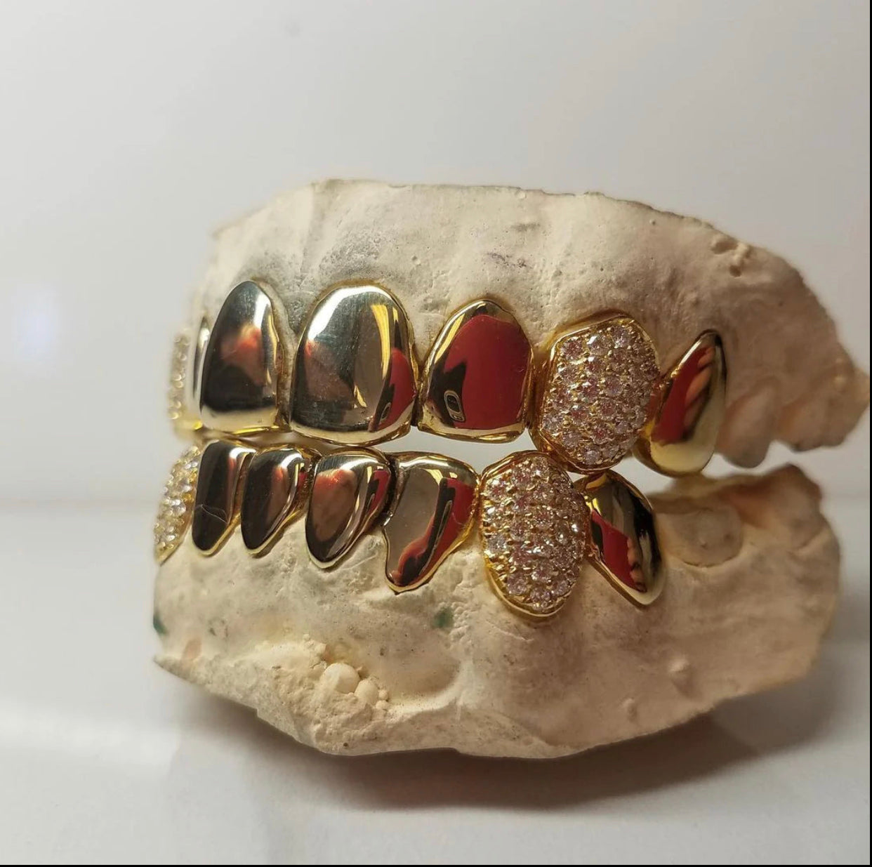 S.I. Diamond Grillz 10k (COMPLETLY BUSTDOWN) hand set