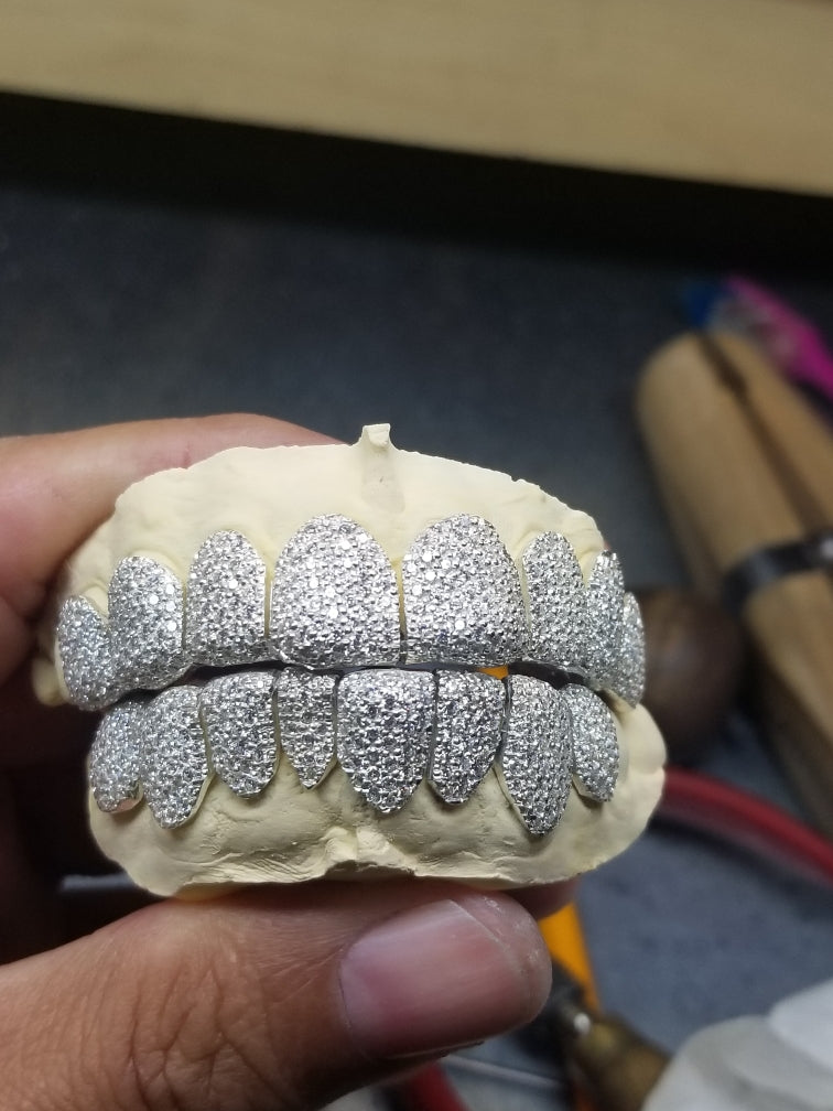 8TP/8btm.925 silver VVS qaulity Moissanite  Diamonds, per tooth (COMPLETLY BUSTDOWN) hand set💦