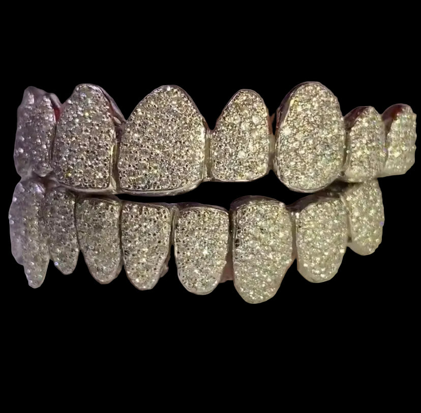 8TP/8btm.925 silver VVS qaulity Moissanite  Diamonds, per tooth (COMPLETLY BUSTDOWN) hand set💦
