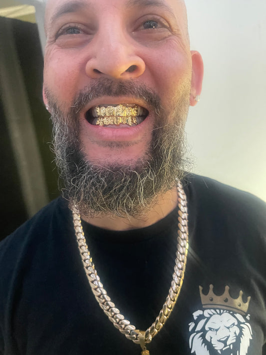 Add designs to your grillz