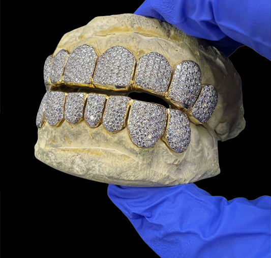 14kt flooded vvs qaulity mossinite 💎 (For removable grillz use) priced per tooth