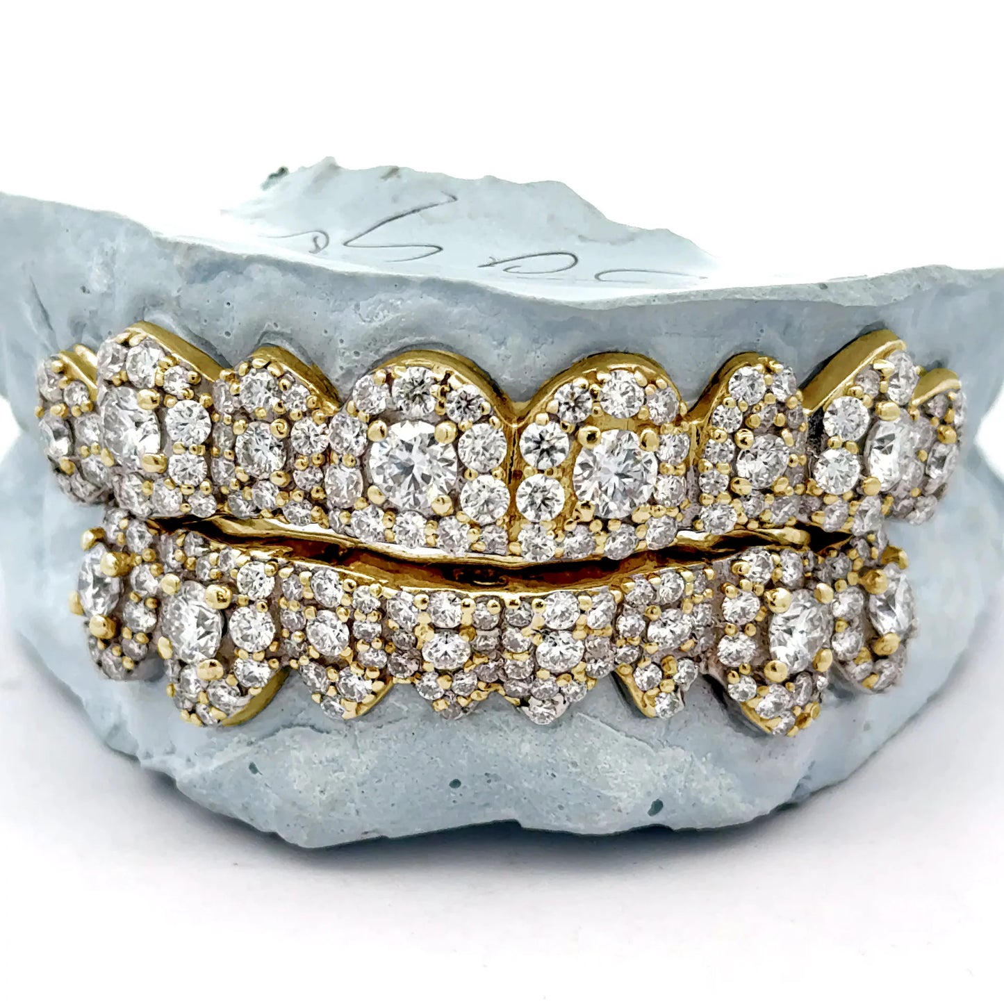 Bust down honey 🍯 moon big vvs qaulity mossinite diamonds 💎 8 Top & Bottom(Special) (Dental gold)