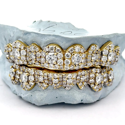 Bust down honey 🍯 moon big vvs qaulity mossinite diamonds 💎 8 Top & Bottom(Special) (Dental gold)
