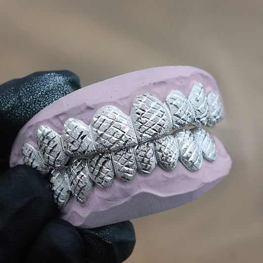 Add designs to your grillz